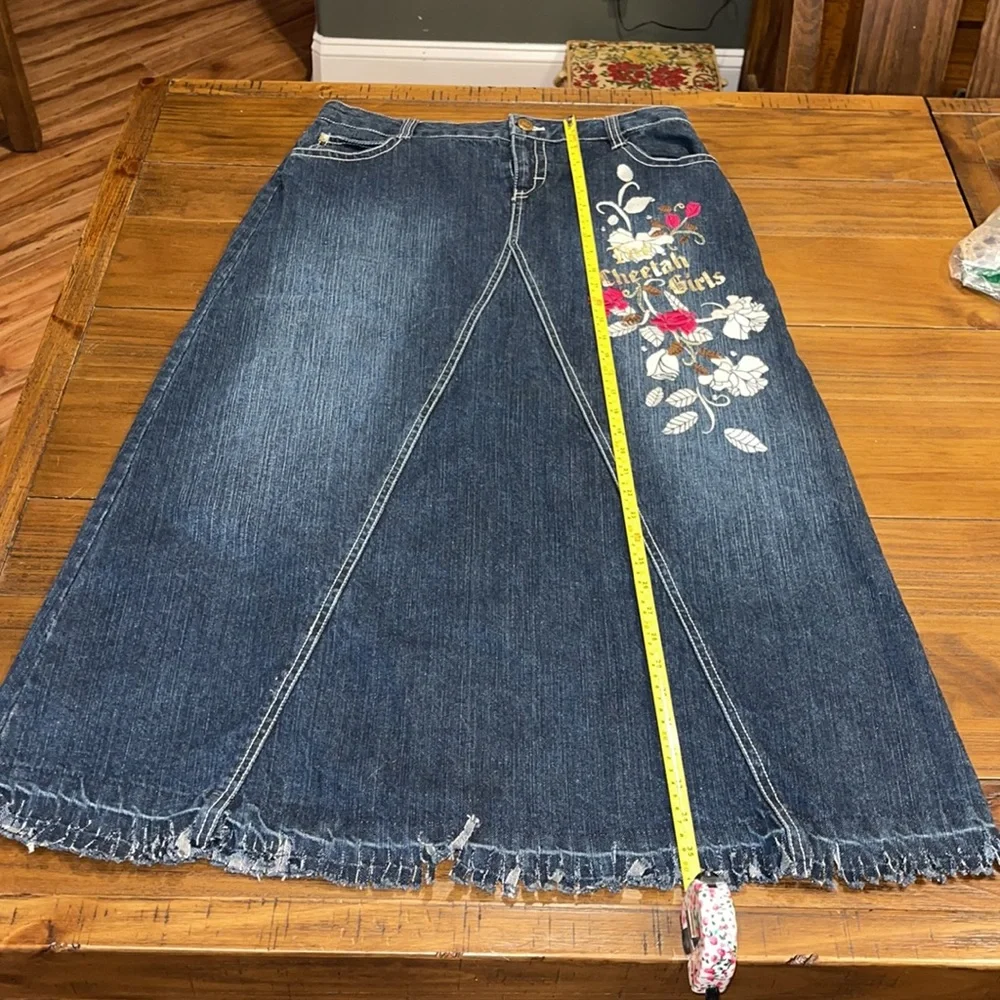 Modest long blue jean a-line skirt Cheetah‎ girl size 16 1/2 embroidered flowers